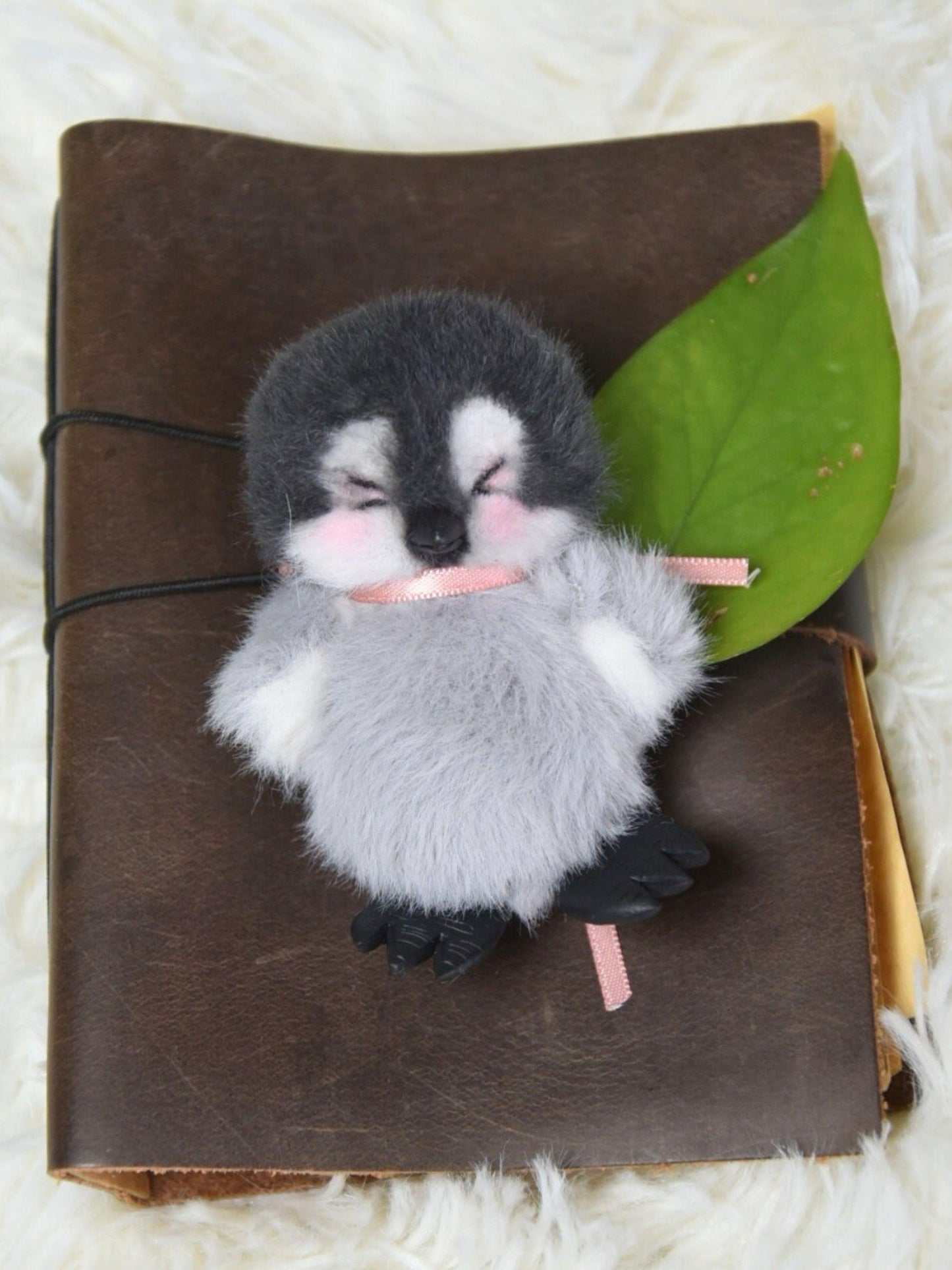 Tiny Penguin Toy, Doll House Doll for Blythe Ob11/Barbie/Bjd Doll, Pocket-Sized Antarctic Toy,Handmade Plush Toy,Dollhouse Miniature Pets