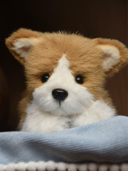 Un Corgi acostado, juguete personalizado, muñeco de Corgi de peluche hecho a mano, perro de peluche realista, muñeco coleccionable articulado, divertido para todas las edades.