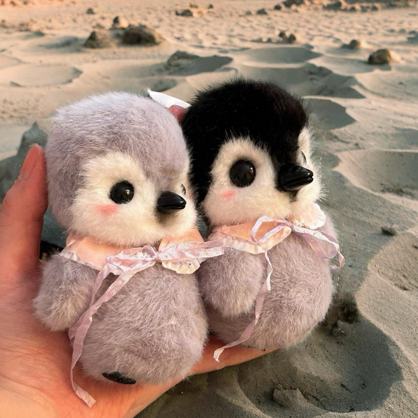 Pingüinos perdidos en el desierto, muñeco de pingüino de peluche hecho a mano, color personalizado, muñeco articulado coleccionable, peluches realistas, regalos de Navidad.