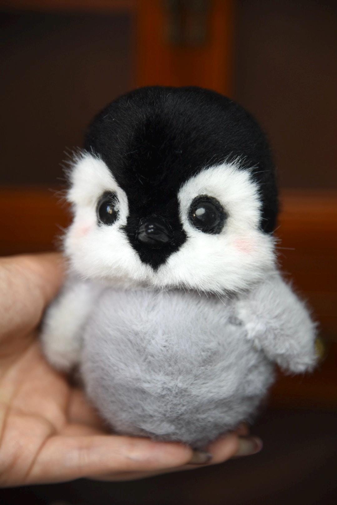 Muñeco de pingüino de peluche hecho a mano, color personalizado, muñeco articulado coleccionable, divertido, animales de peluche realistas, regalos de Navidad - 1